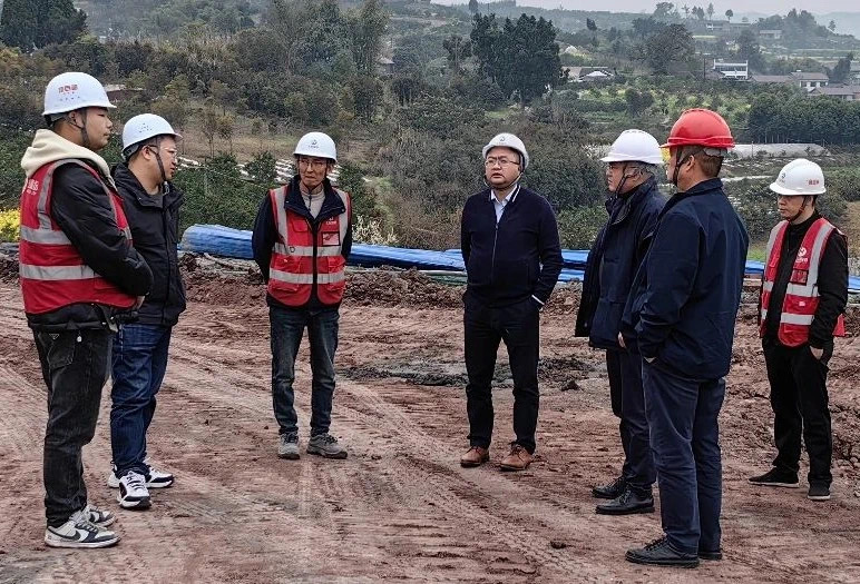 汇东股份公司党委副书记、总经理覃建波带队调研荣县项目