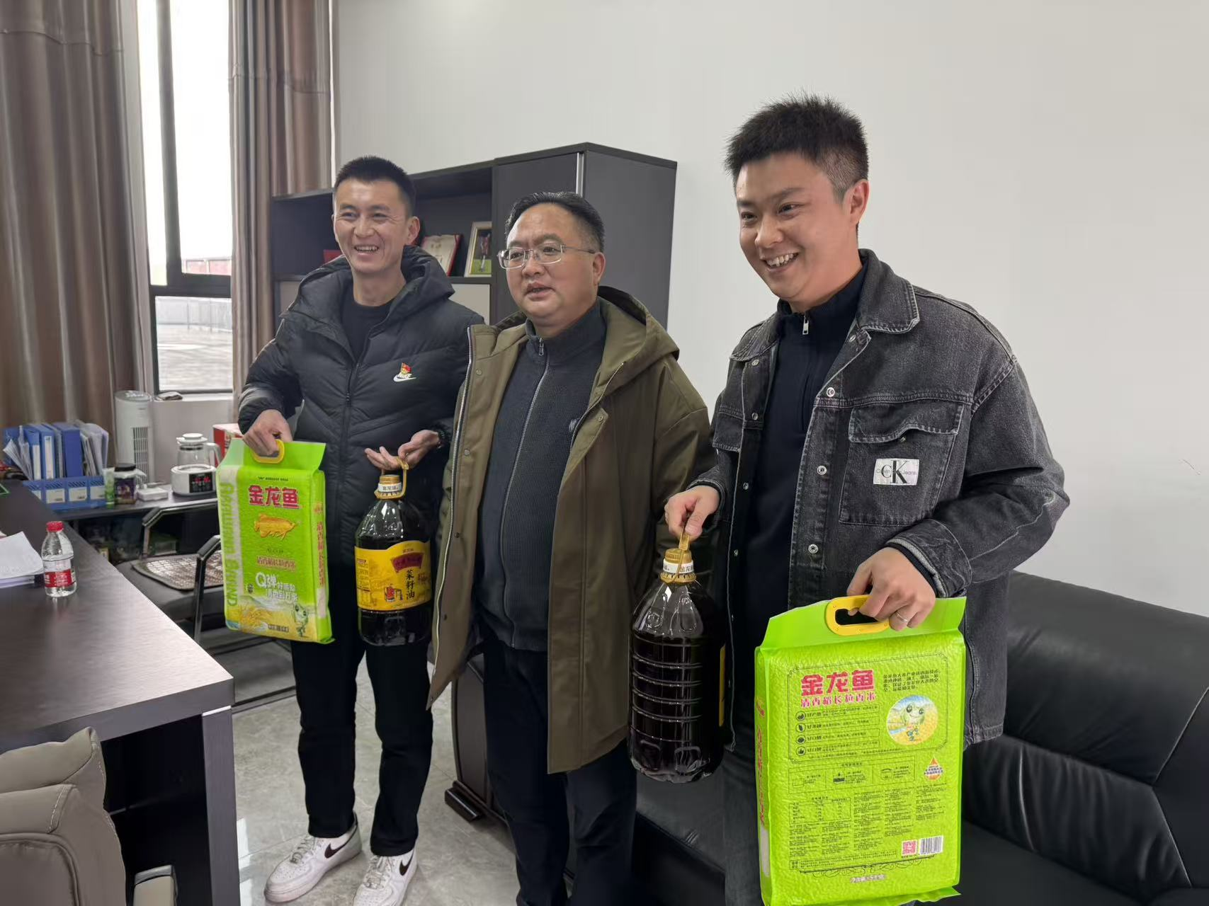 新春岁寒情意浓 殷殷关怀暖人心 | 汇东股份公司开展2026年春节前走访慰问活动