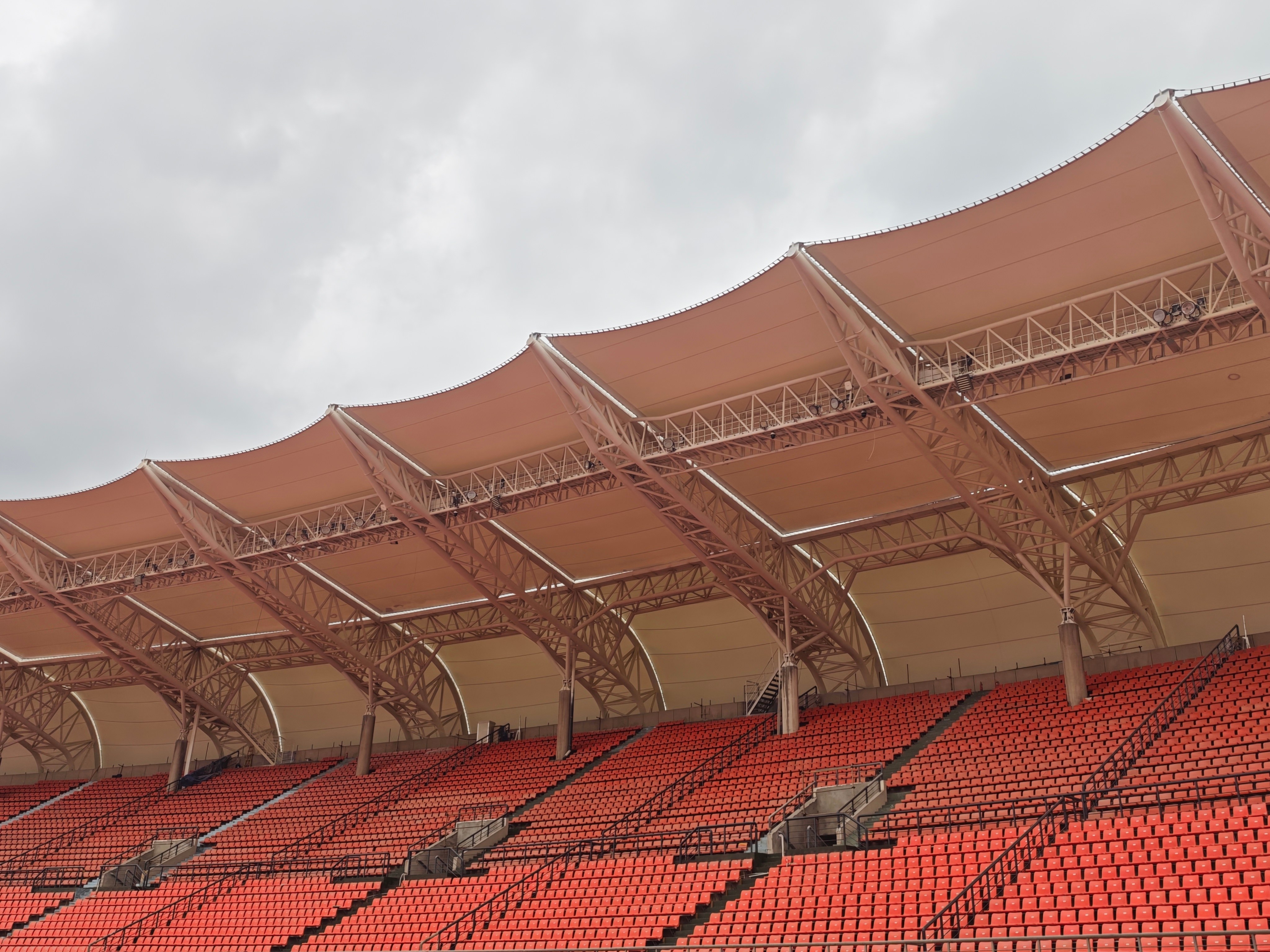 汇东建工 | 公司高效推进场馆升级，全力保障川超赛事筹备工作稳步推进